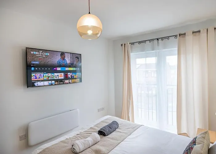 Reading 2-Bed Apartment & Parking