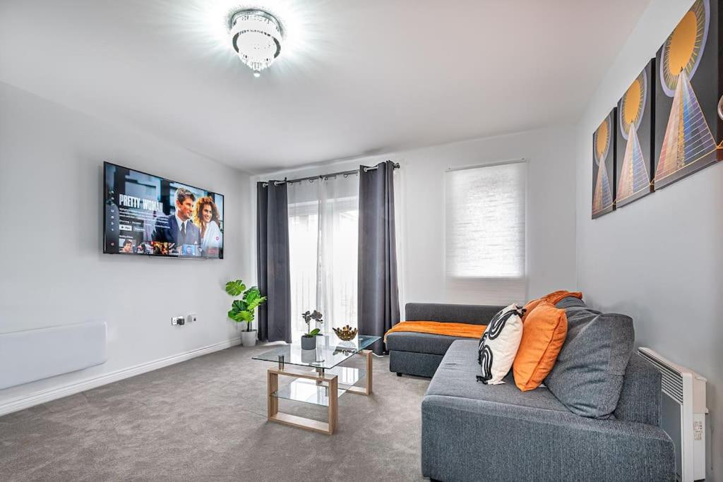 2-bed & Parking Apartment Reading