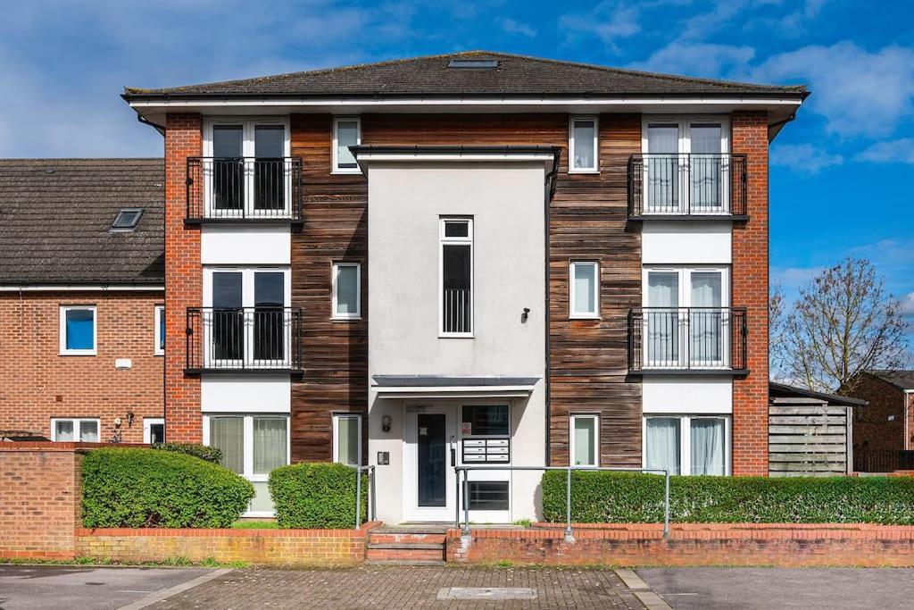 2-bed & Parking * Reading