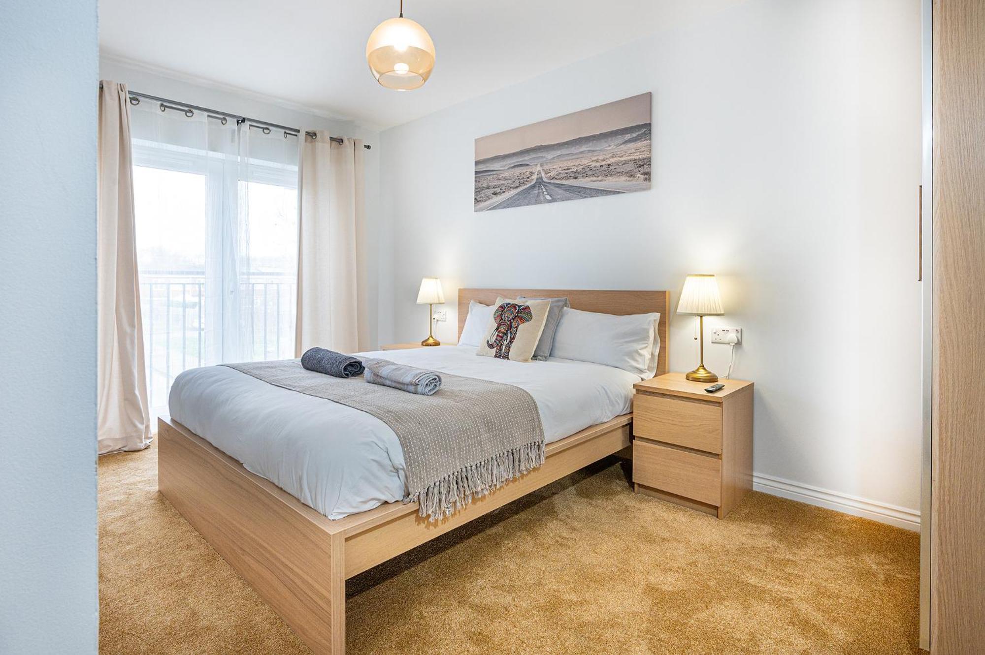 2-bed & Parking Apartment Reading